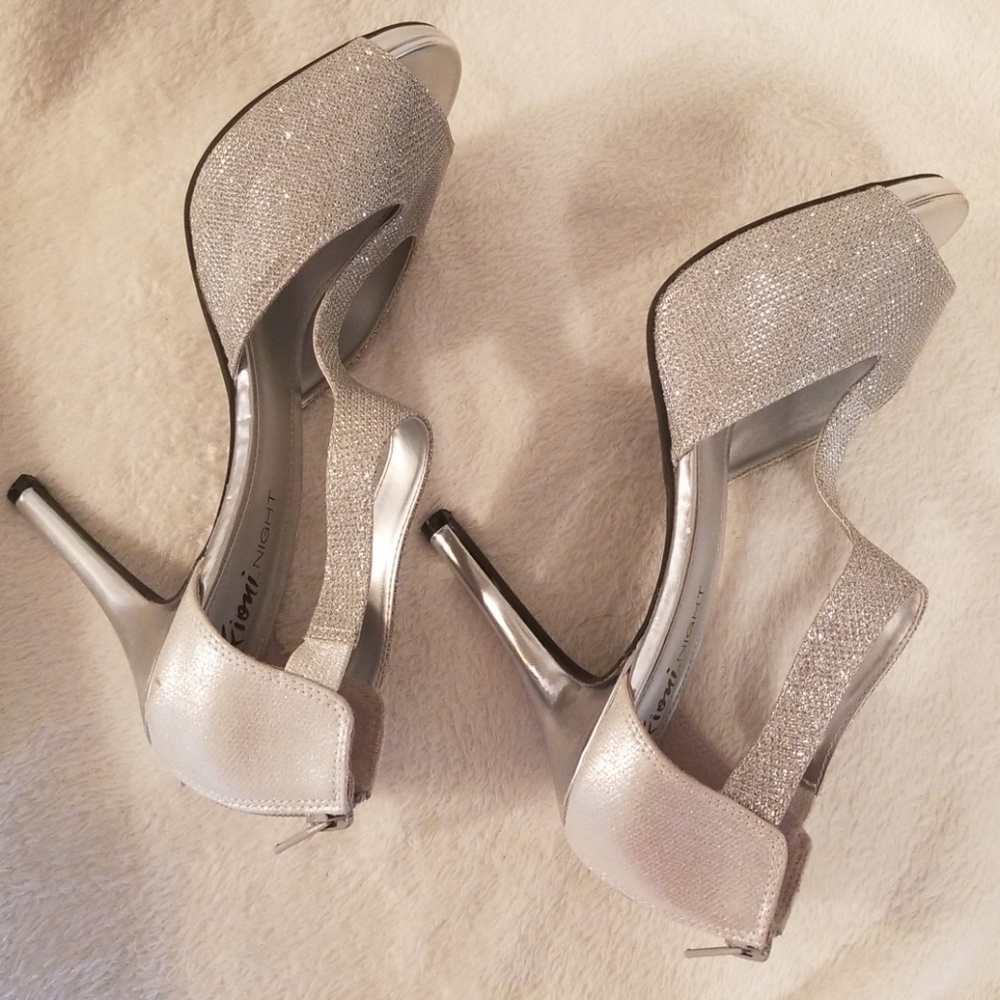 🆕 Fioni Nights Silver Metallic Heels Size 9